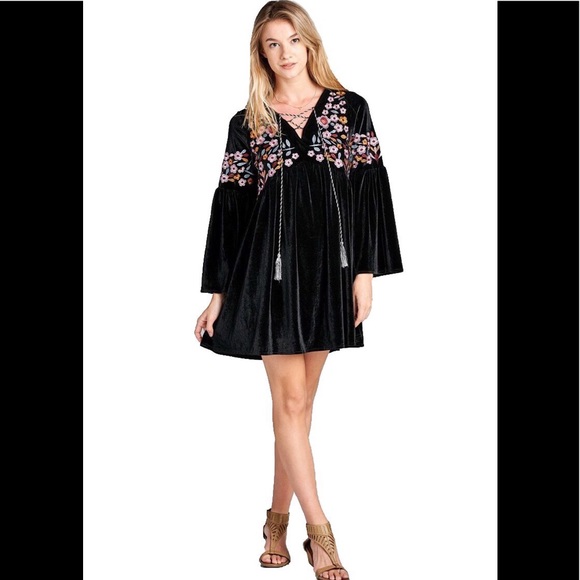 🛑SOLD!!🛑New Velzera Plus Velvet Peasant Tunic - Picture 1 of 4